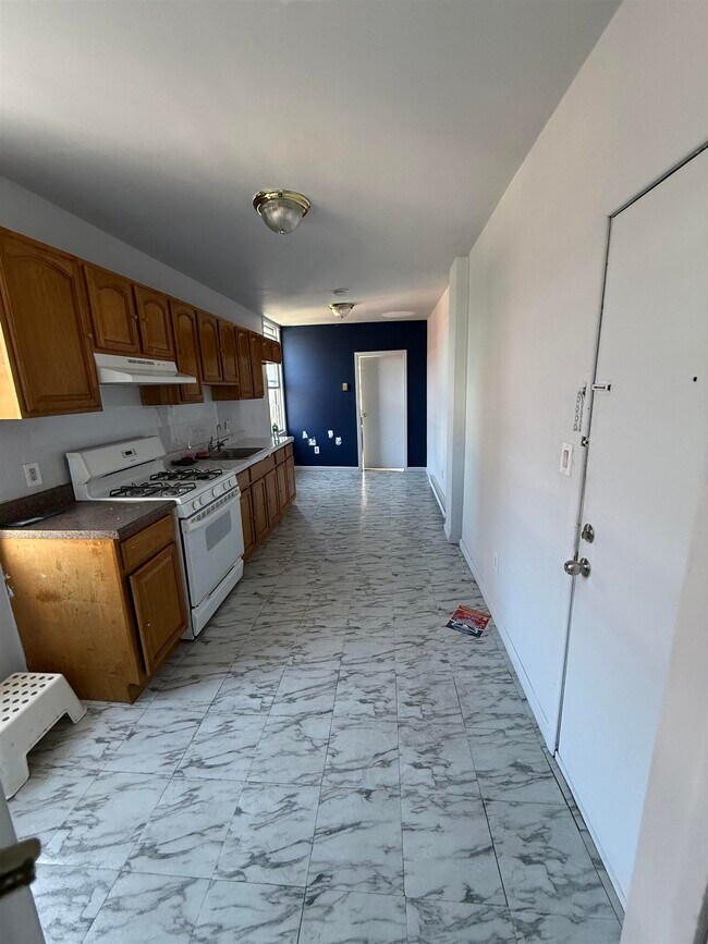 Building Photo - 2033 Bergenline Ave