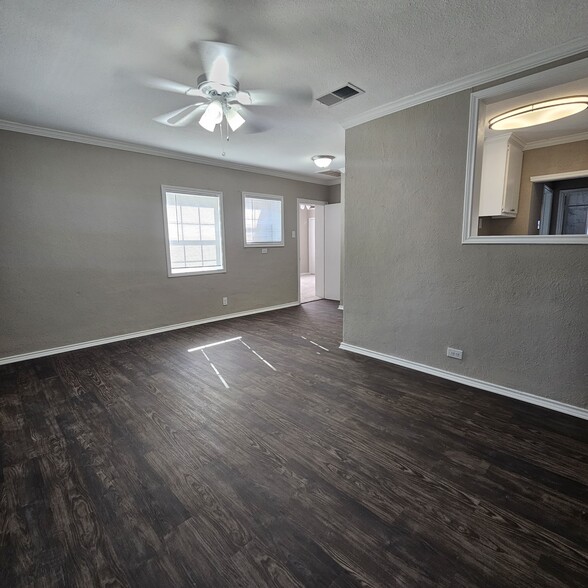 Building Photo - 10121 Kilarney Dr