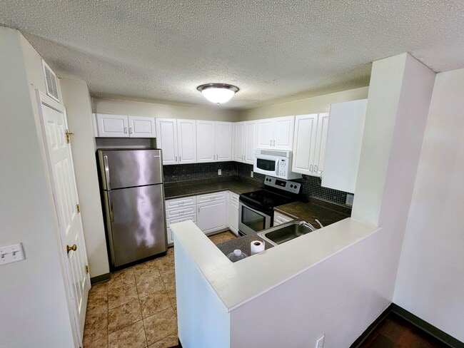 Building Photo - 104 Mill St