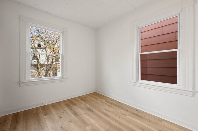 Building Photo - READY FOR MOVE IN! Don't miss this RENOVATED 4-BEDROOM located in Munhall!