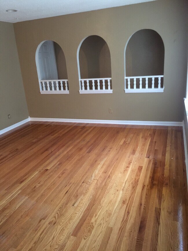 Building Photo - 8325 Elm Ave