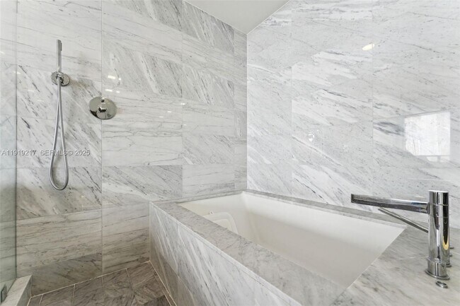 Building Photo - 3131 NE 7th Ave