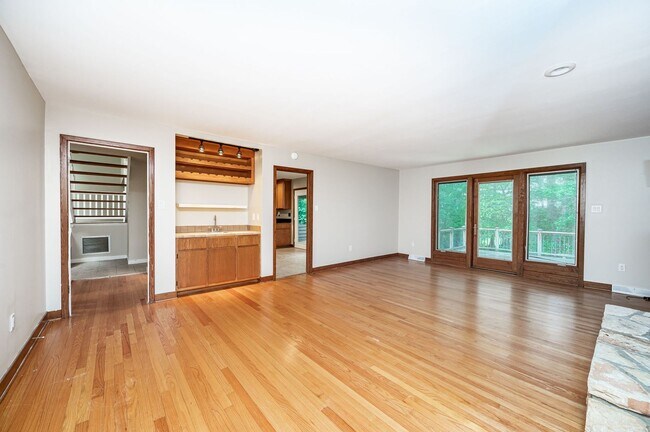Building Photo - Exceptional Contemporary Features Privacy and a Scenic Back Yard.