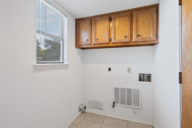 Building Photo - 1801 Broken Shoe Cove