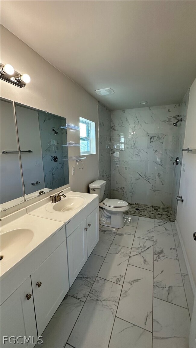 Building Photo - 3305 SW 15th Pl