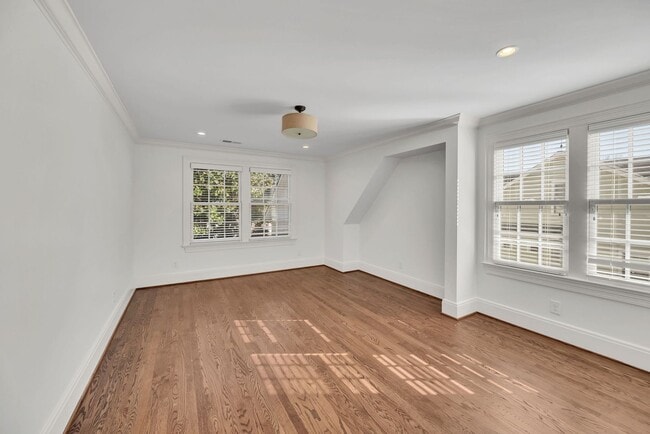 Building Photo - Luxury unfurnished 4BR/4.5BA Tudor in Belle Meade Links.