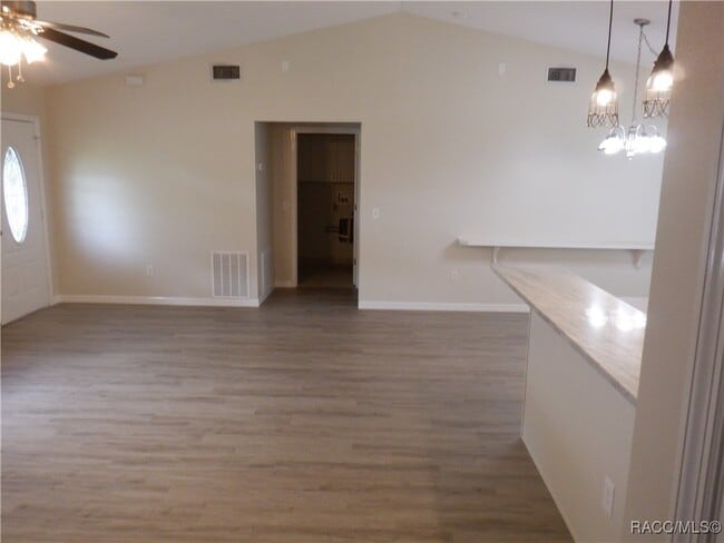 Building Photo - 621 Eden Dr