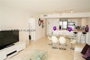 Building Photo - 7601 E Treasure Dr