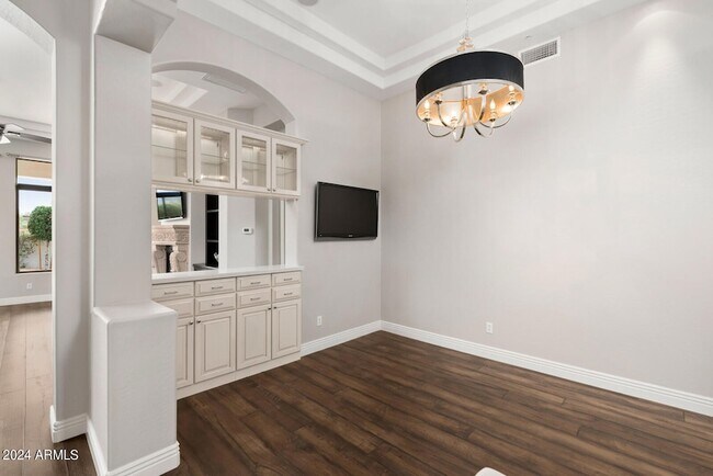 Building Photo - 9901 E Edgestone Dr