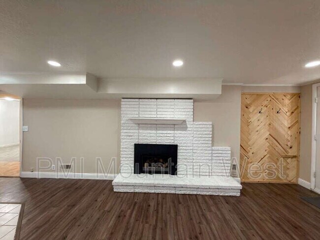 Building Photo - 282 E 650 N