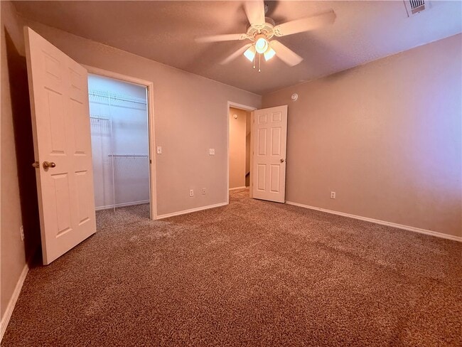Building Photo - 3104 SW Deerfield Blvd