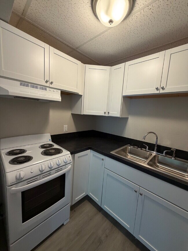 Building Photo - 2825 Green Mountain Dr