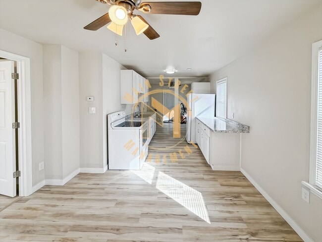 Building Photo - 2 Bed 1 Bath Single Family Home