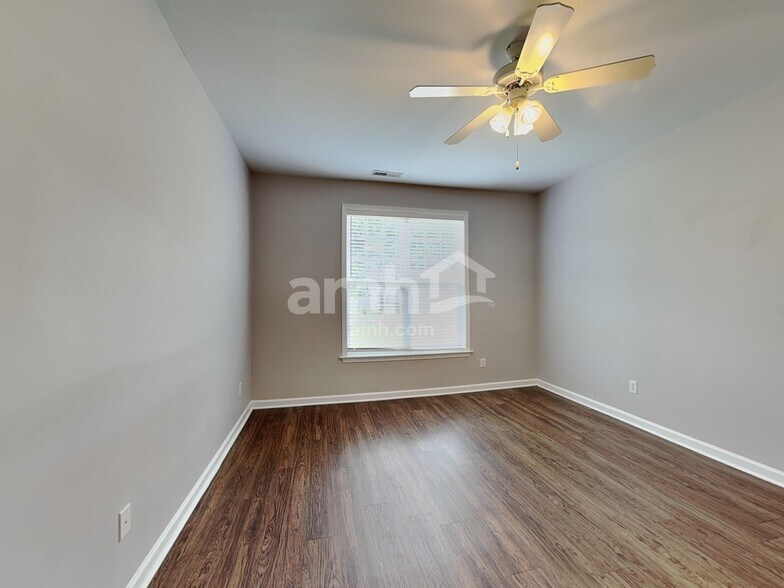 Building Photo - 321 Collinsworth Dr