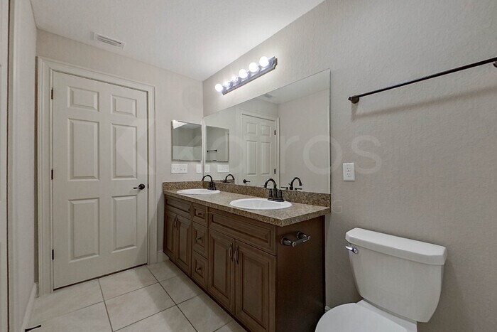 Building Photo - 6 Malauka Radial Pl