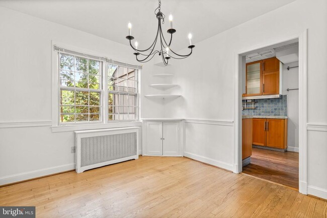 Building Photo - 11 E Rosemont Ave