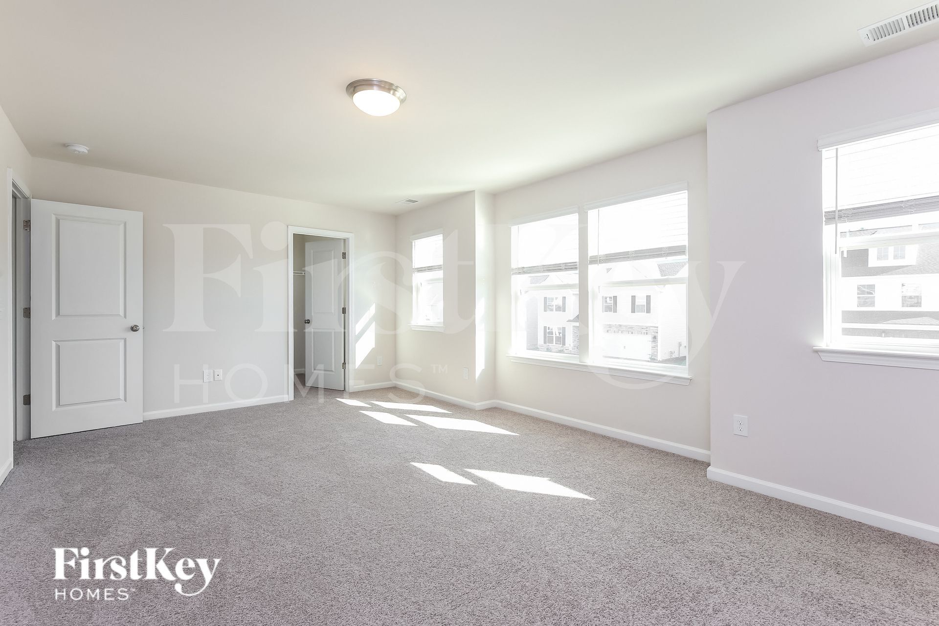 Building Photo - 565 Hillpark Ln