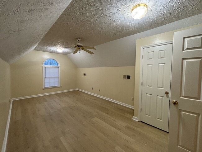 Building Photo - 1135 Derbyshire Rd