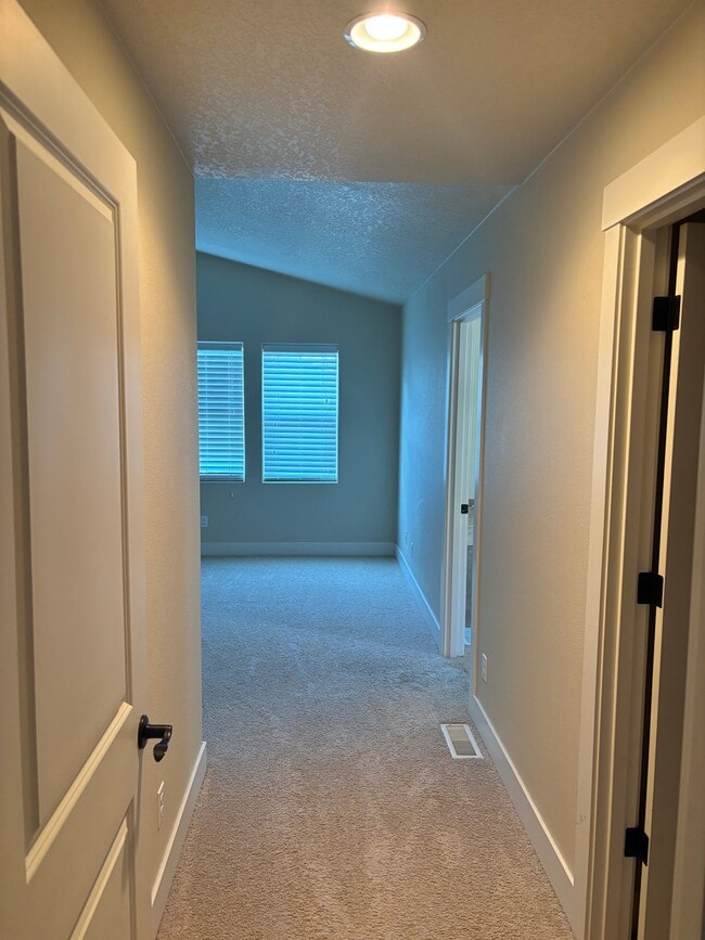 Building Photo - 14319 SW Rancher Ln