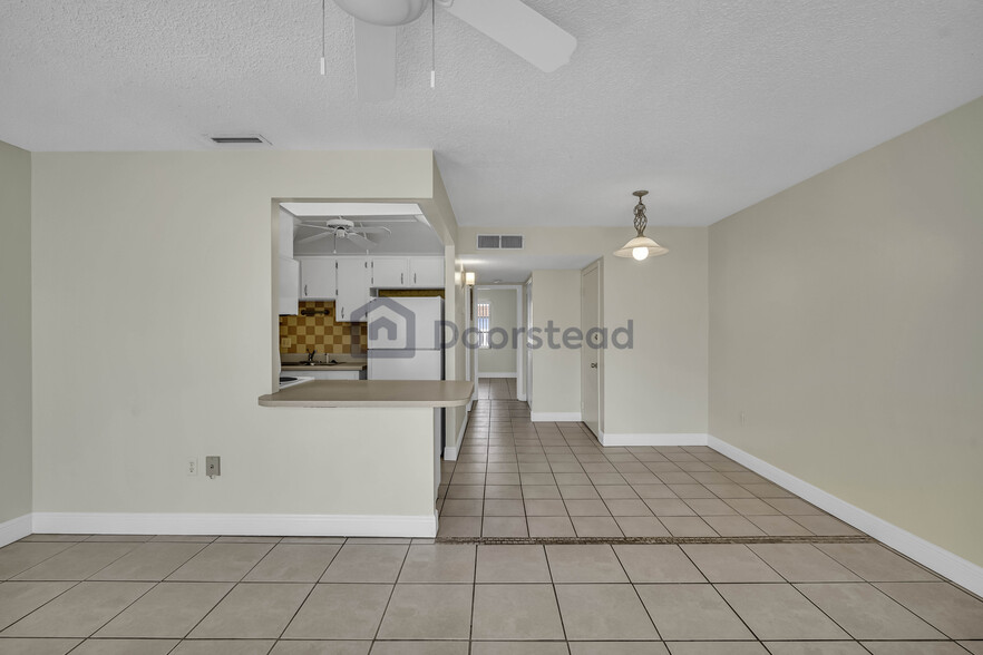 Building Photo - 373 S McMullen Booth Rd