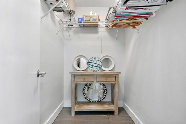 Building Photo - 551 SW 13th Ave