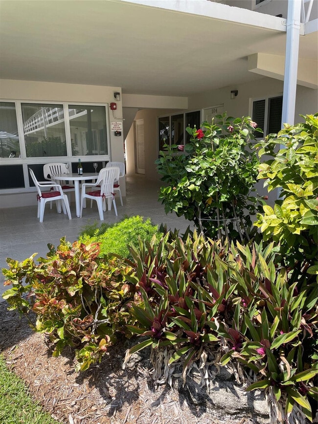 Building Photo - 3205 SE 7th St