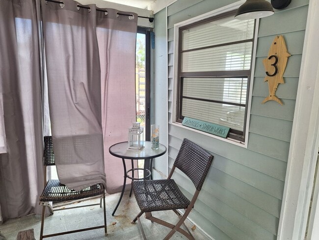 Building Photo - 1BR 1BA - NSB