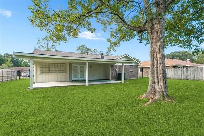Building Photo - 406 Pine Shadows Dr