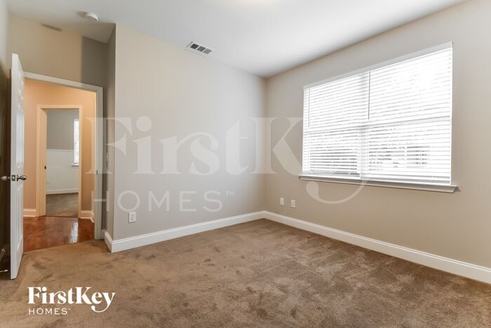 Building Photo - 33 Roberson Dr