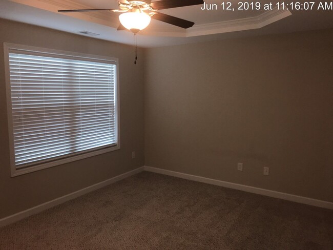 Building Photo - 124 Sorrel Ct