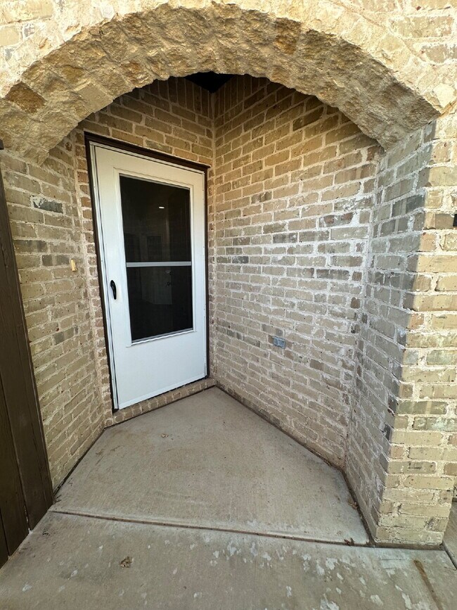 Building Photo - Beautifully Maintained Duplex - Lease Only