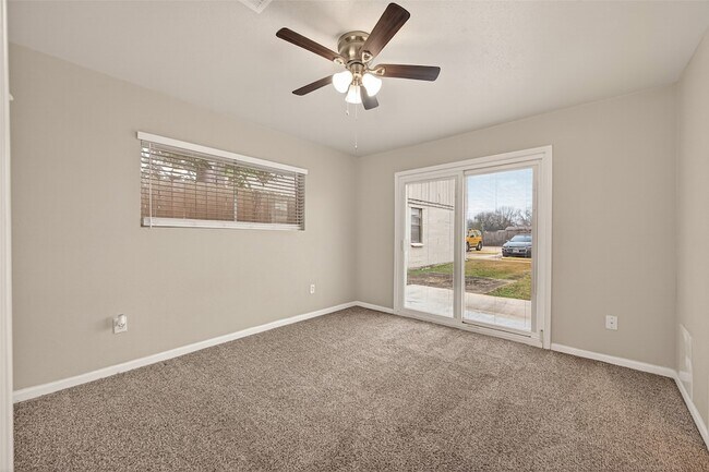 Building Photo - 10 Ferguson St