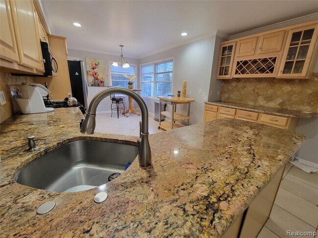 Building Photo - 18311 Norwich Rd