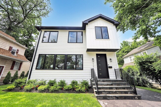 Building Photo - 528 Sagamore Ave