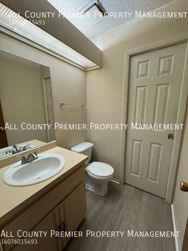 Building Photo - 2264 Greenview Cir