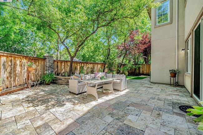 Building Photo - 260 Abigail Cir