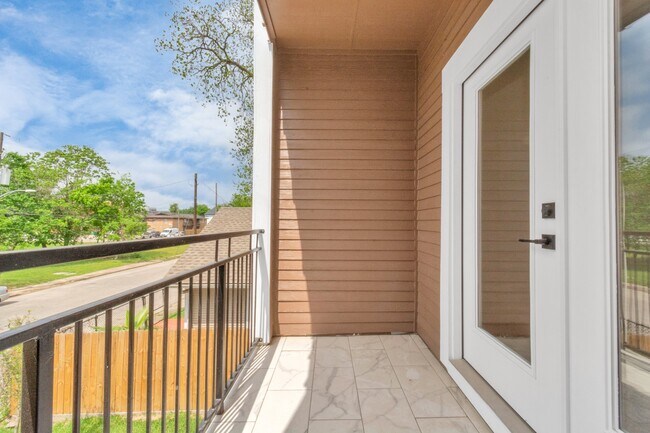 Building Photo - 2813 Drew St