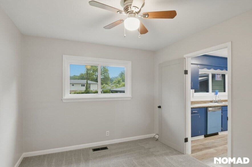 Building Photo - 1322 W Sherry Dr