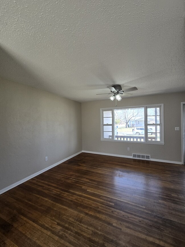 Building Photo - 333 N Colby Ave