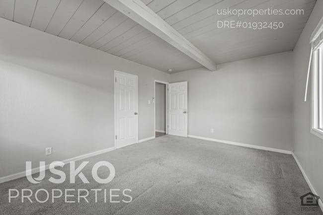 Building Photo - "Charming 3-Bed with Full Bath in Sacramento – Cozy 1093 Sq Ft Home Awaits!"