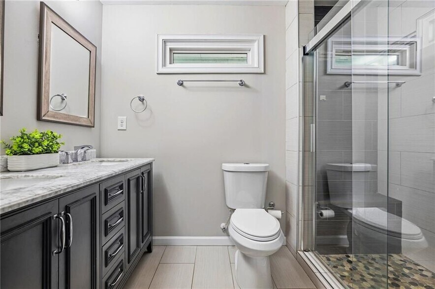 Building Photo - 2670 Woodridge Dr