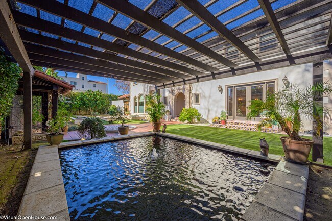 Building Photo - 11159 La Maida St