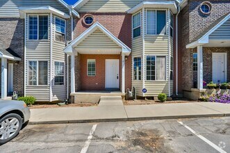 Building Photo - Beautiful Townhome in Amazing Location!