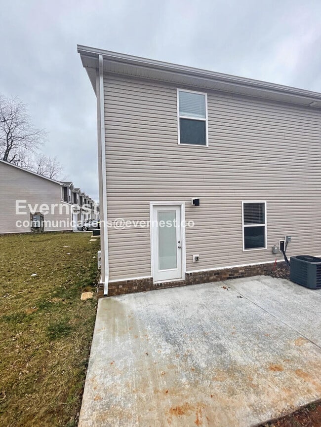 Building Photo - 3385 Polly Dr