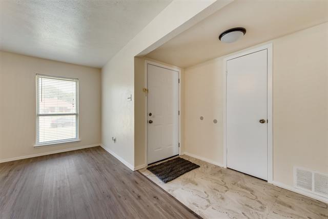 Building Photo - 1102 Meadow Creek Dr