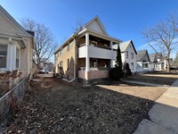 Building Photo - 1906 Pierce St NE