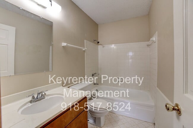 Building Photo - Beautiful 2bed/2bath Duplex!!