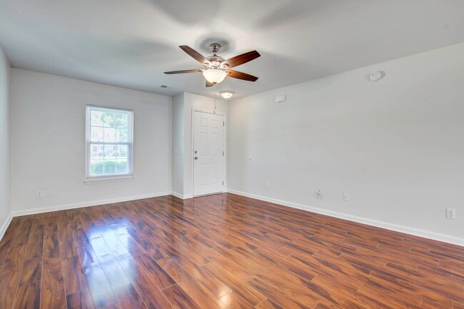 Building Photo - 138 Thistle Rd