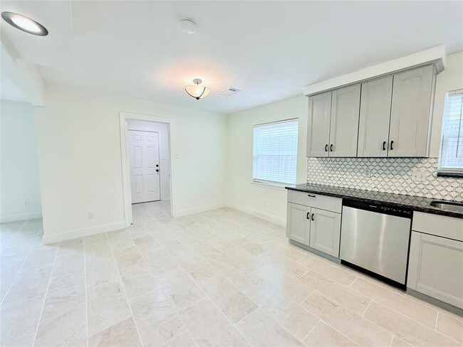 Building Photo - 6027 Beaudry Dr