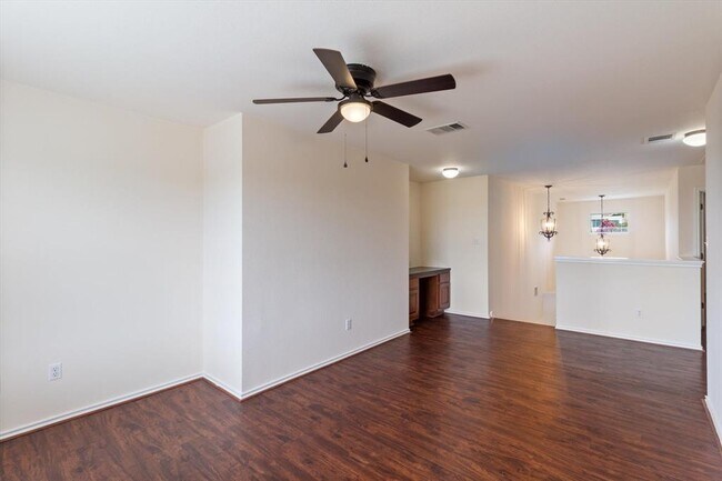 Building Photo - 10 White Magnolia Cir